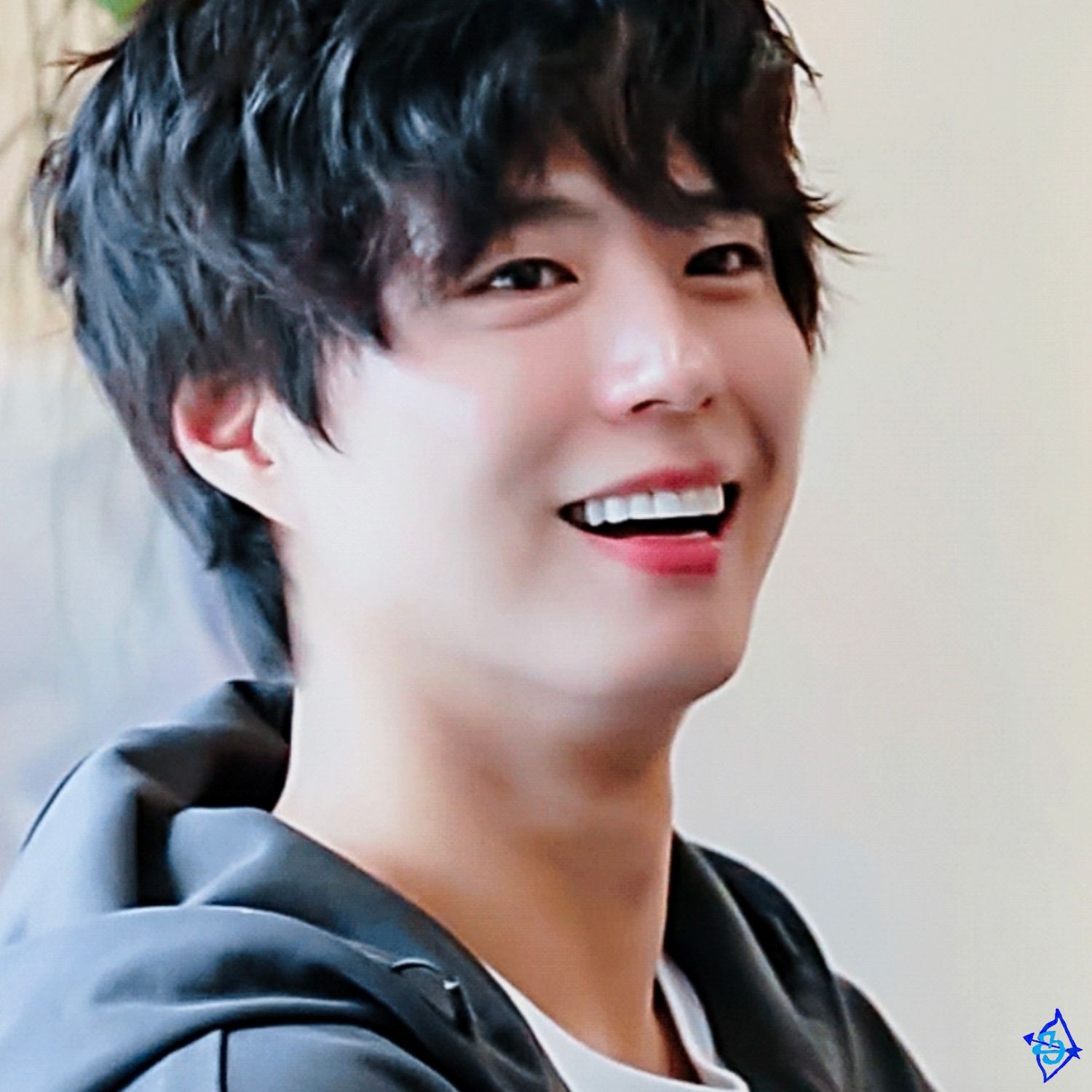 Behind-the-scenes cut of Park Bogum