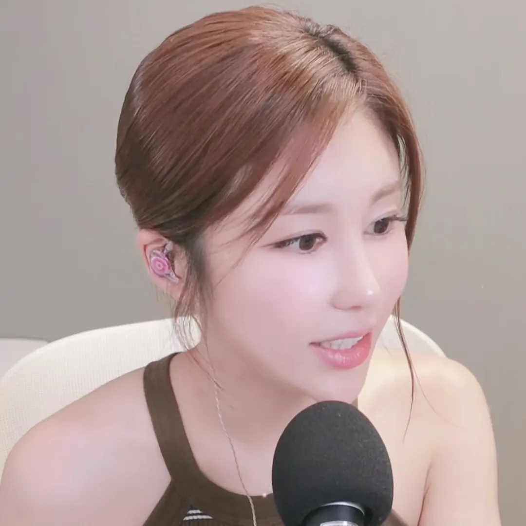 Cuplikan di balik layar dari Kim Soyou