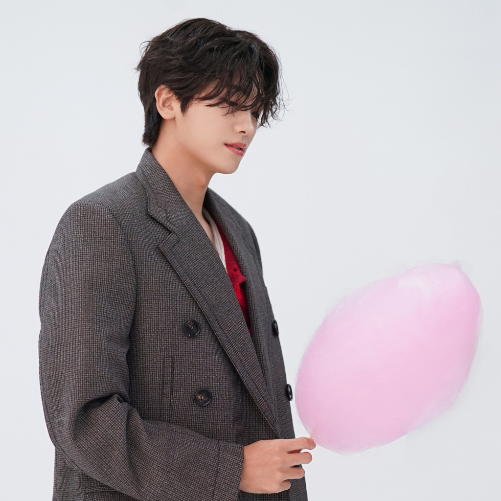 A moment captured by a fan of Park Hyungsik