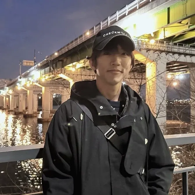 Behind-the-scenes cut of Lee Seungyoon