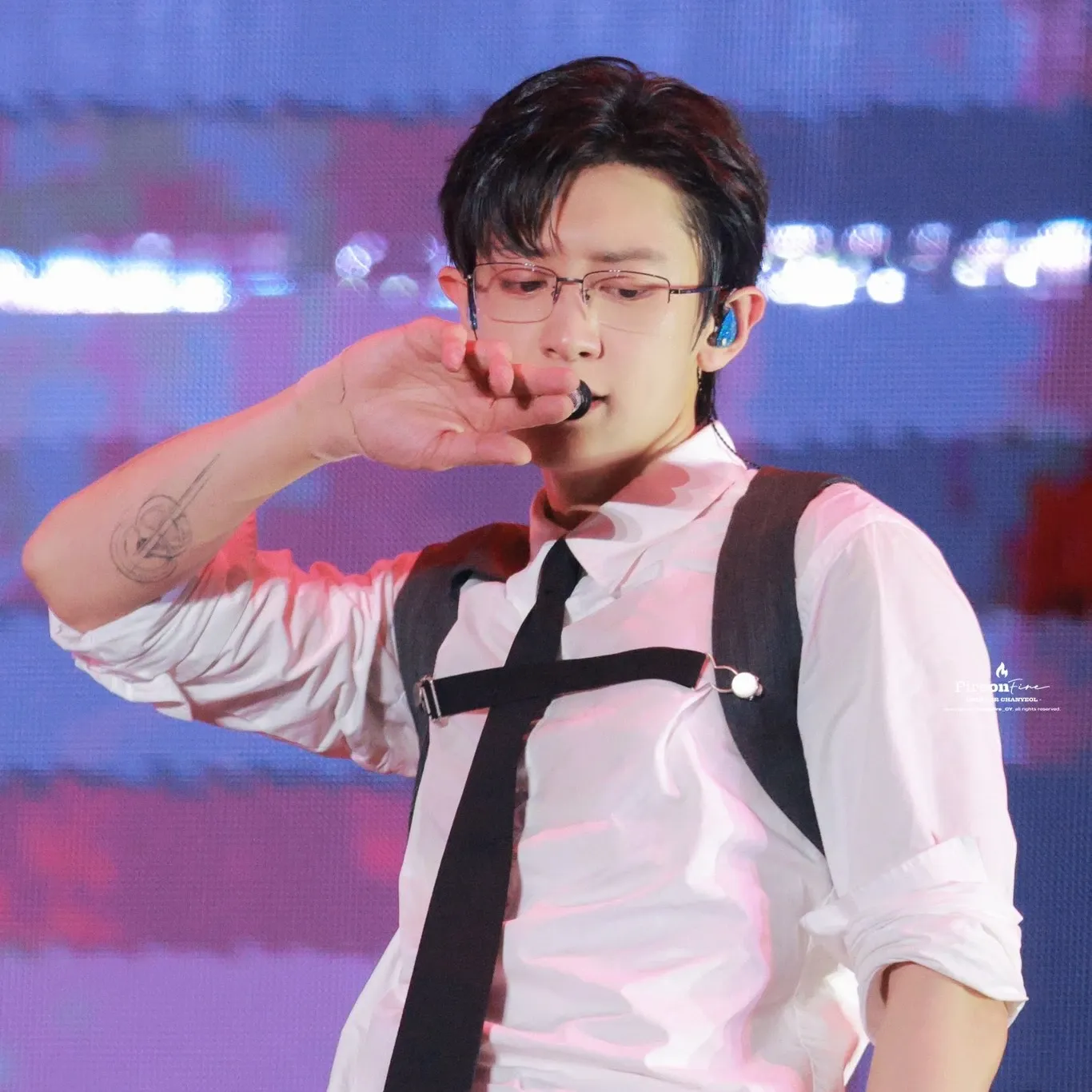 A moment captured by a fan of Chanyeol