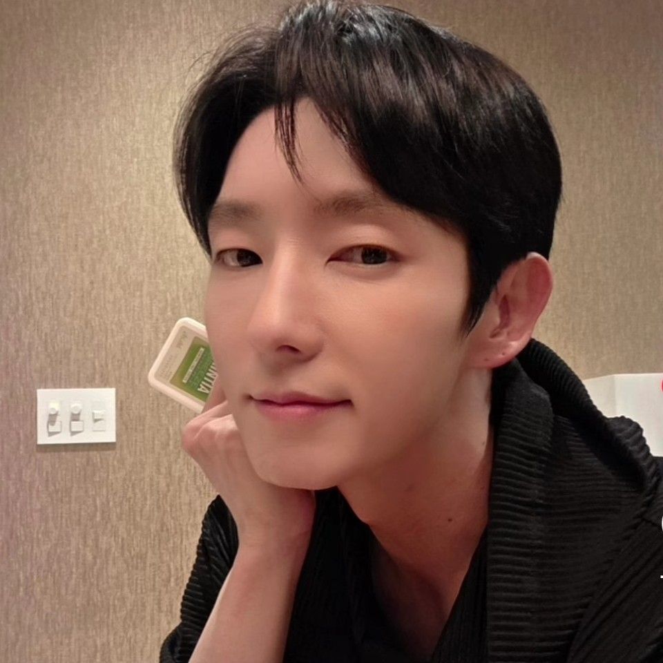 A moment captured by a fan of Lee Joongi