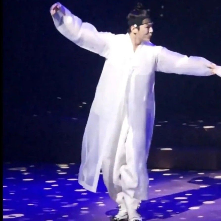 A moment captured by a fan of Kim Junsu (1991)