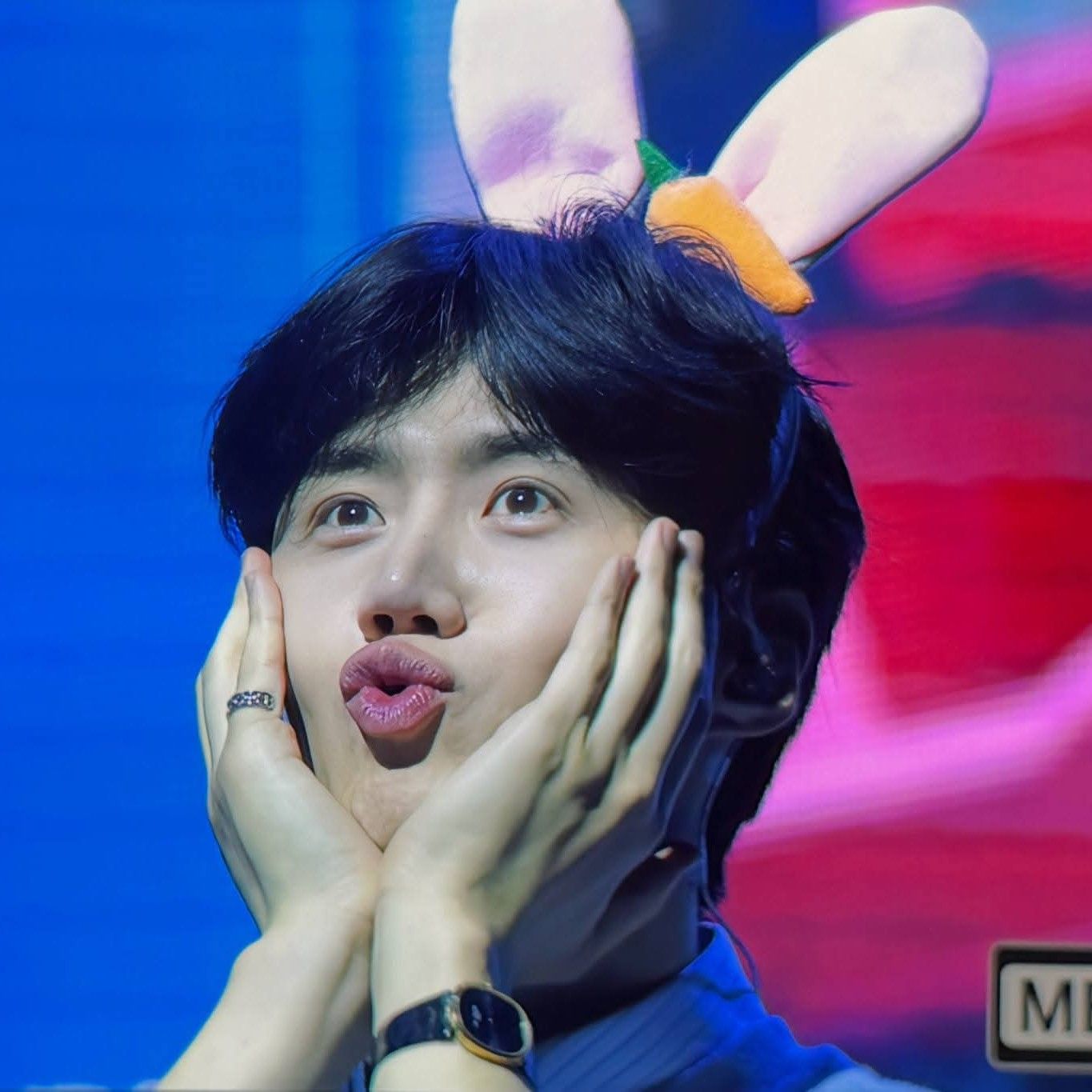 粉丝拍下的金宣虎瞬间