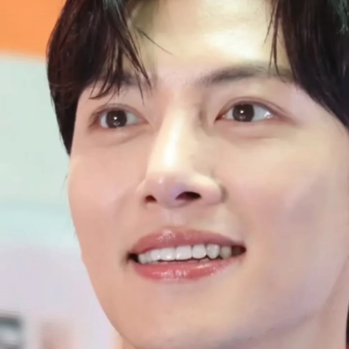 粉丝拍下的池昌旭瞬间