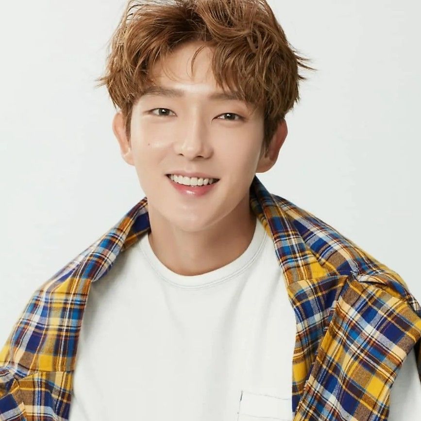 A moment captured by a fan of Lee Joongi