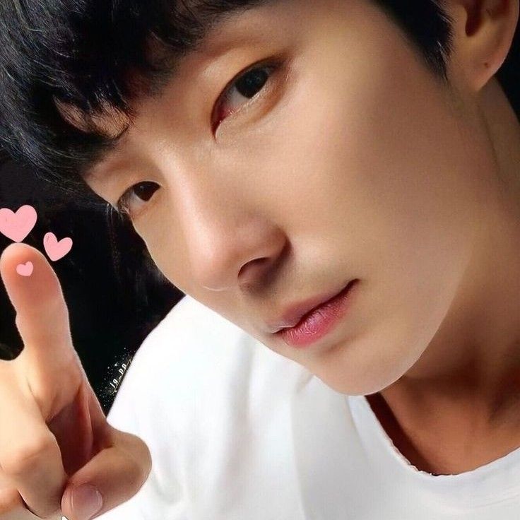 Behind-the-scenes cut of Lee Joongi