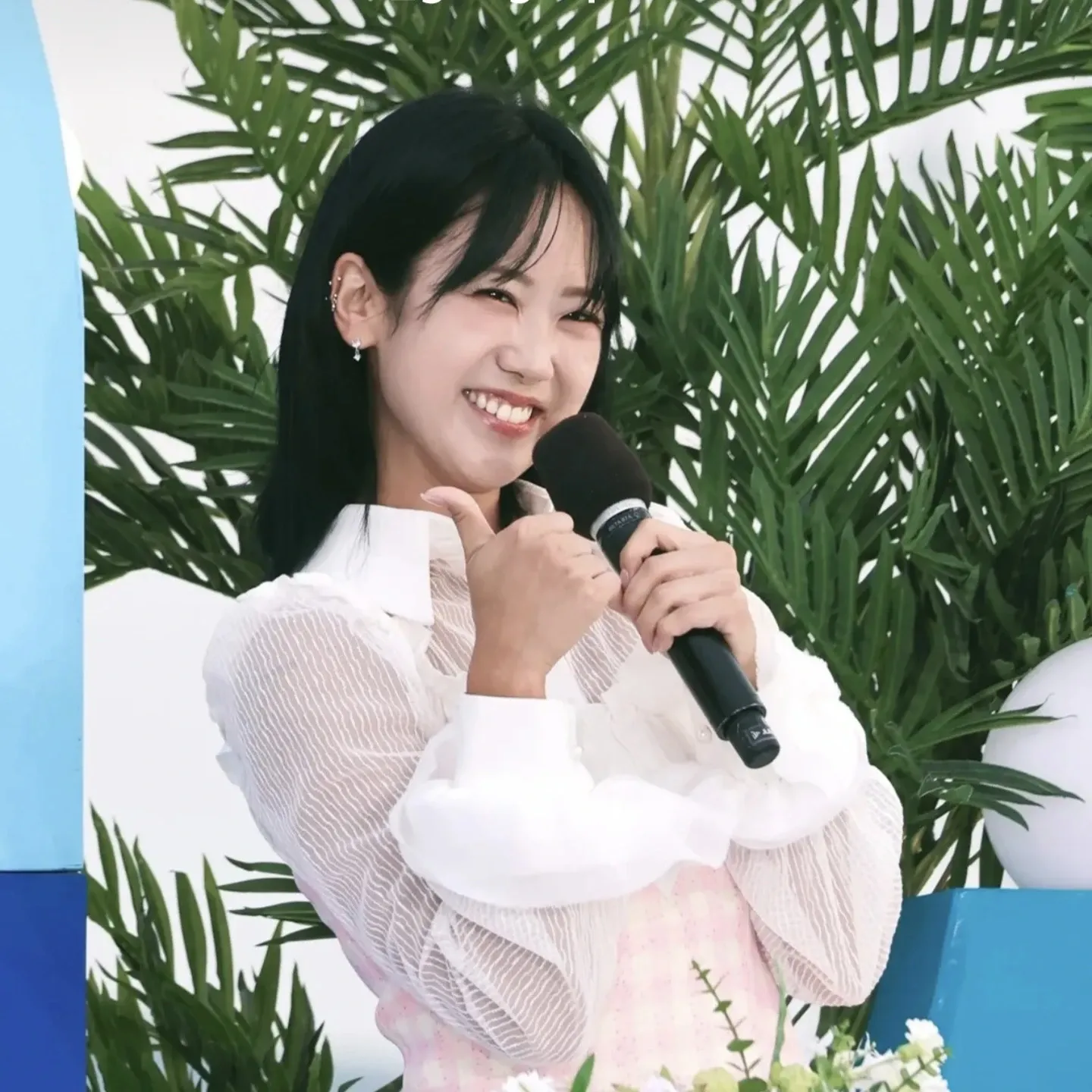 A moment captured by a fan of Kang Hyeyeon
