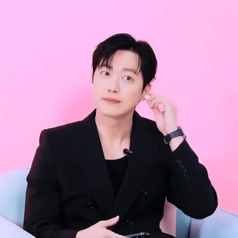 Latest photo of Namkoong Min