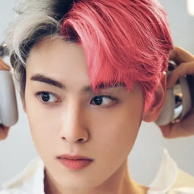 A moment captured by a fan of Cha Eunwoo
