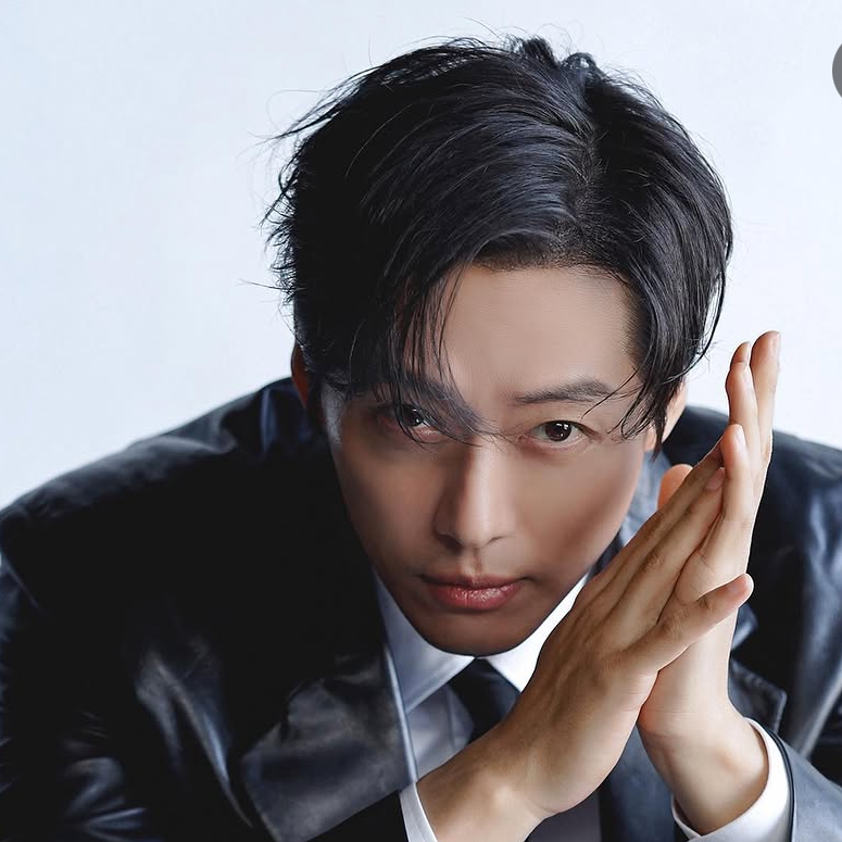 Behind-the-scenes cut of Namkoong Min