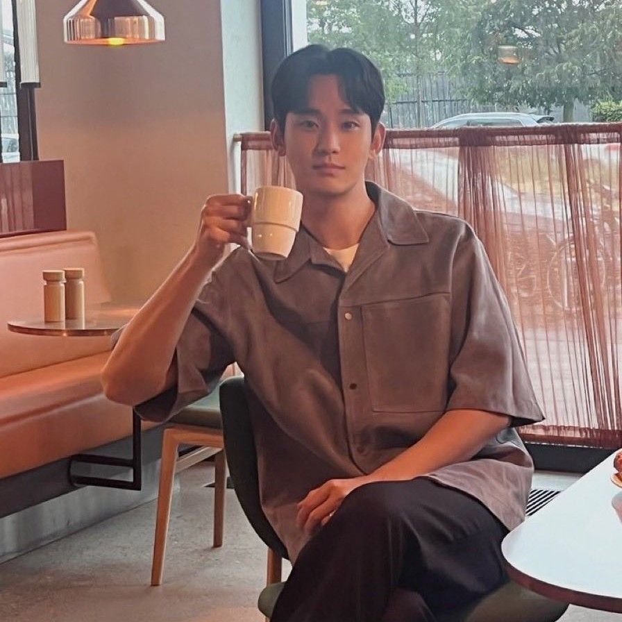 金秀賢的最新照片