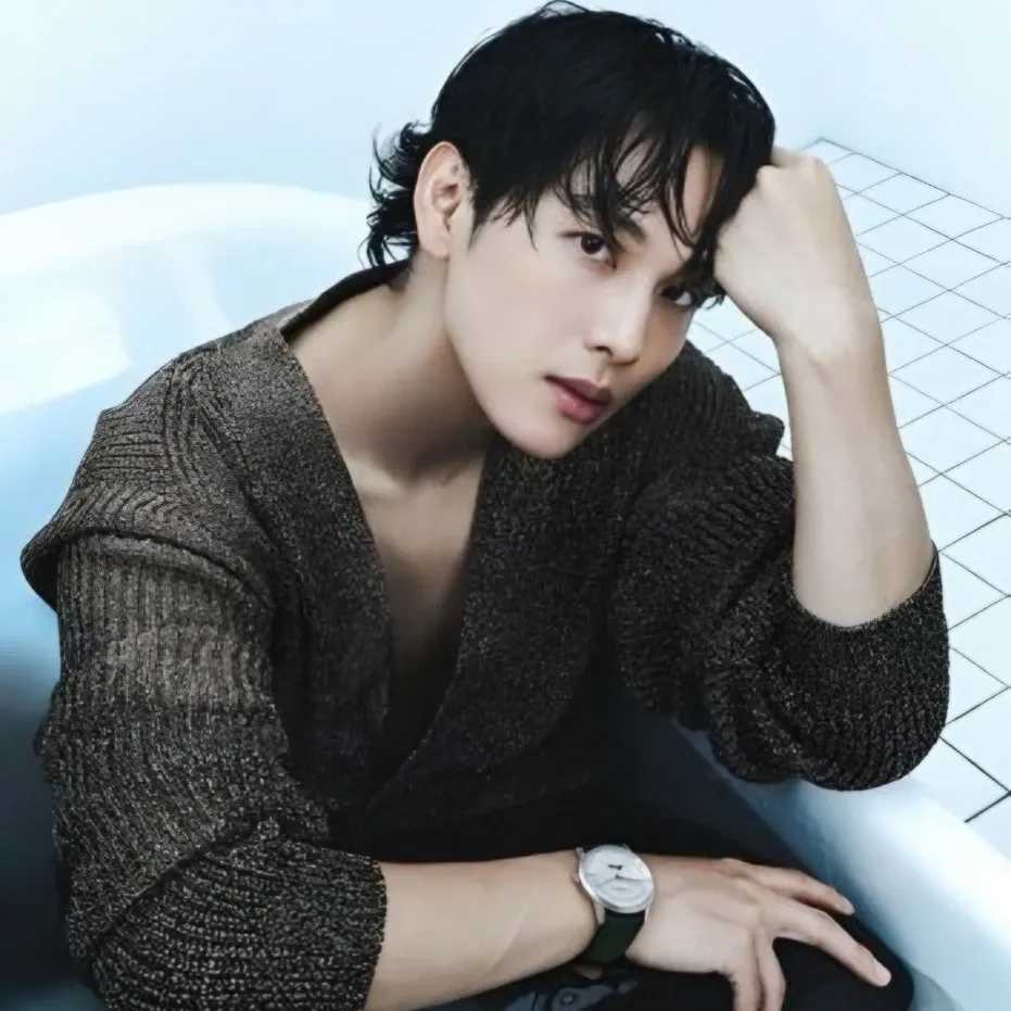 Latest photo of Yim Siwan