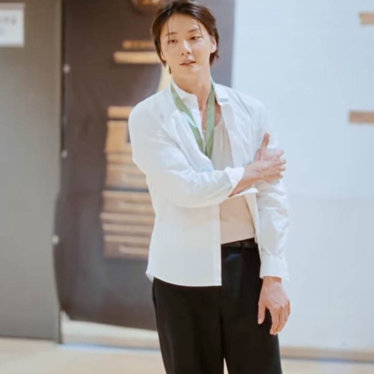 A moment captured by a fan of Yoon Shiyoon