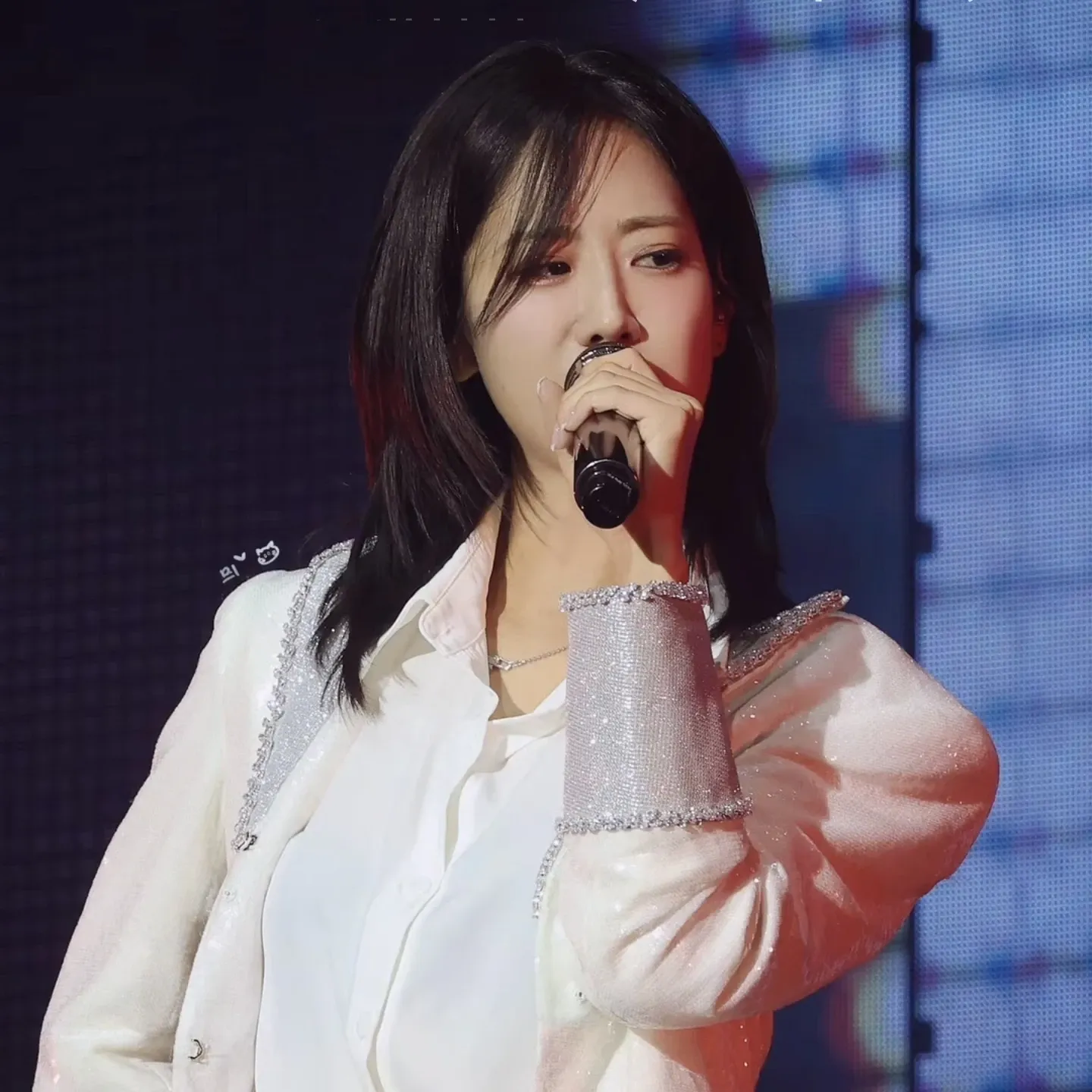 Behind-the-scenes cut of Kang Hyeyeon