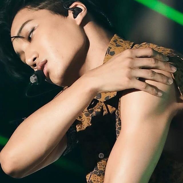 A moment captured by a fan of KAI