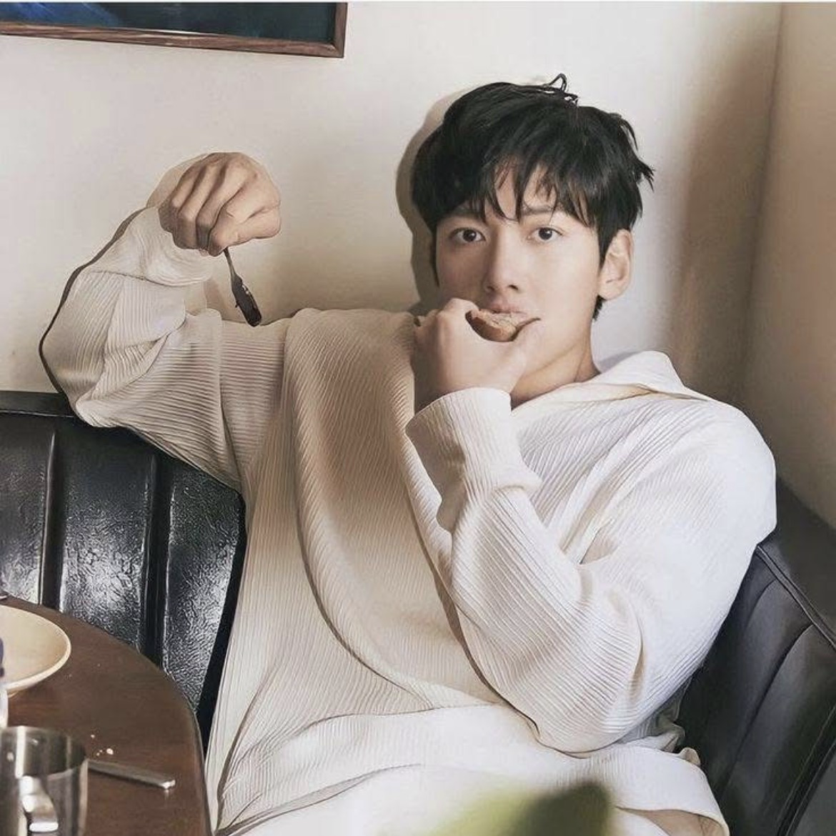 Behind-the-scenes cut of Ji Changwook