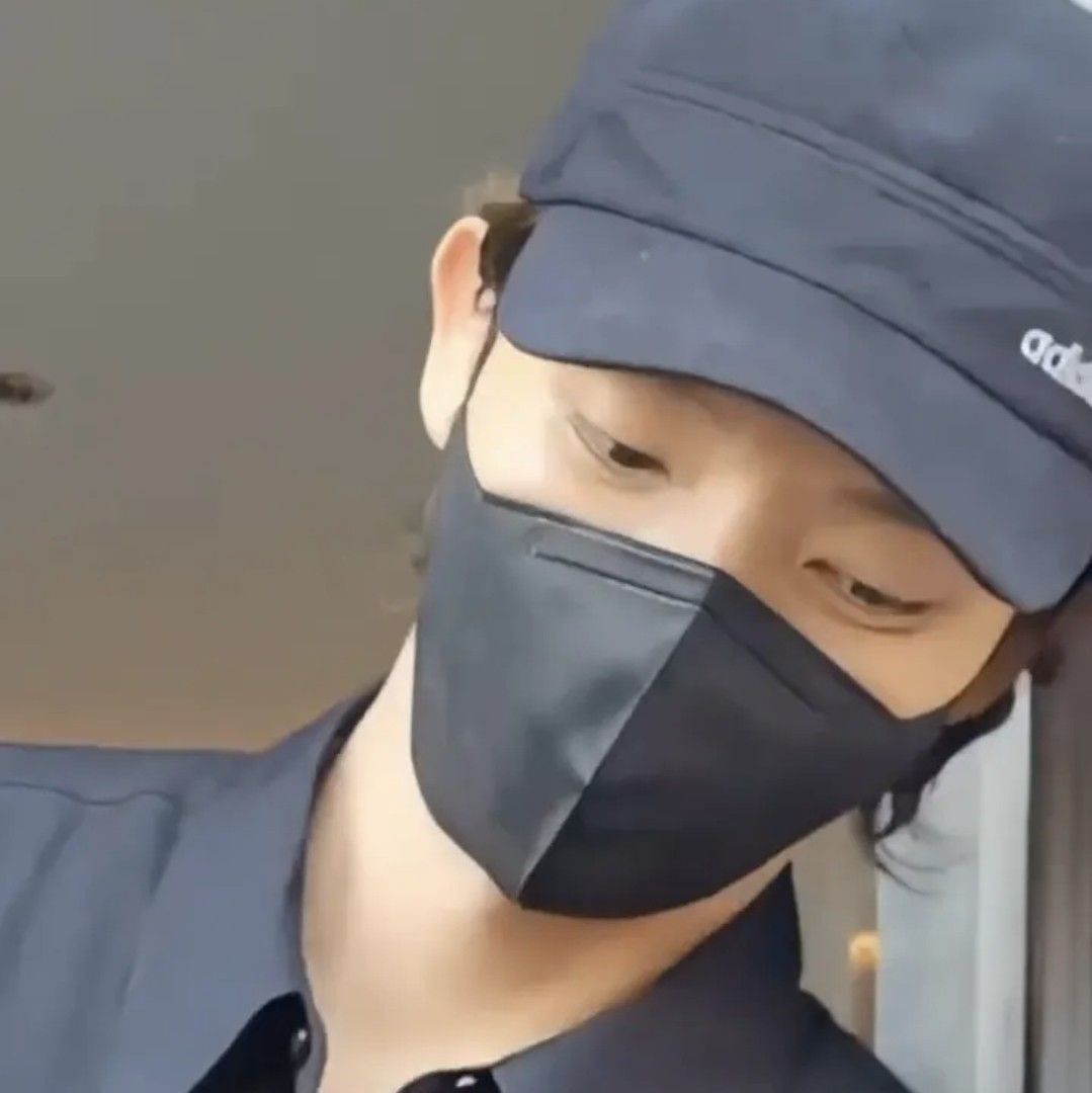 A moment captured by a fan of Lee Joongi