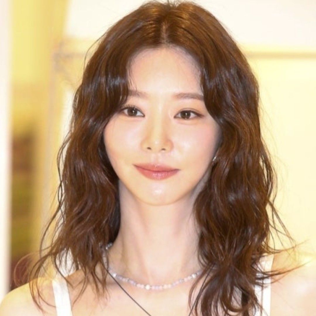 Behind-the-scenes cut of Lee Joobeen