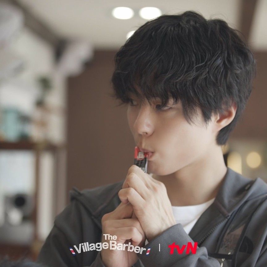 A moment captured by a fan of Park Bogum