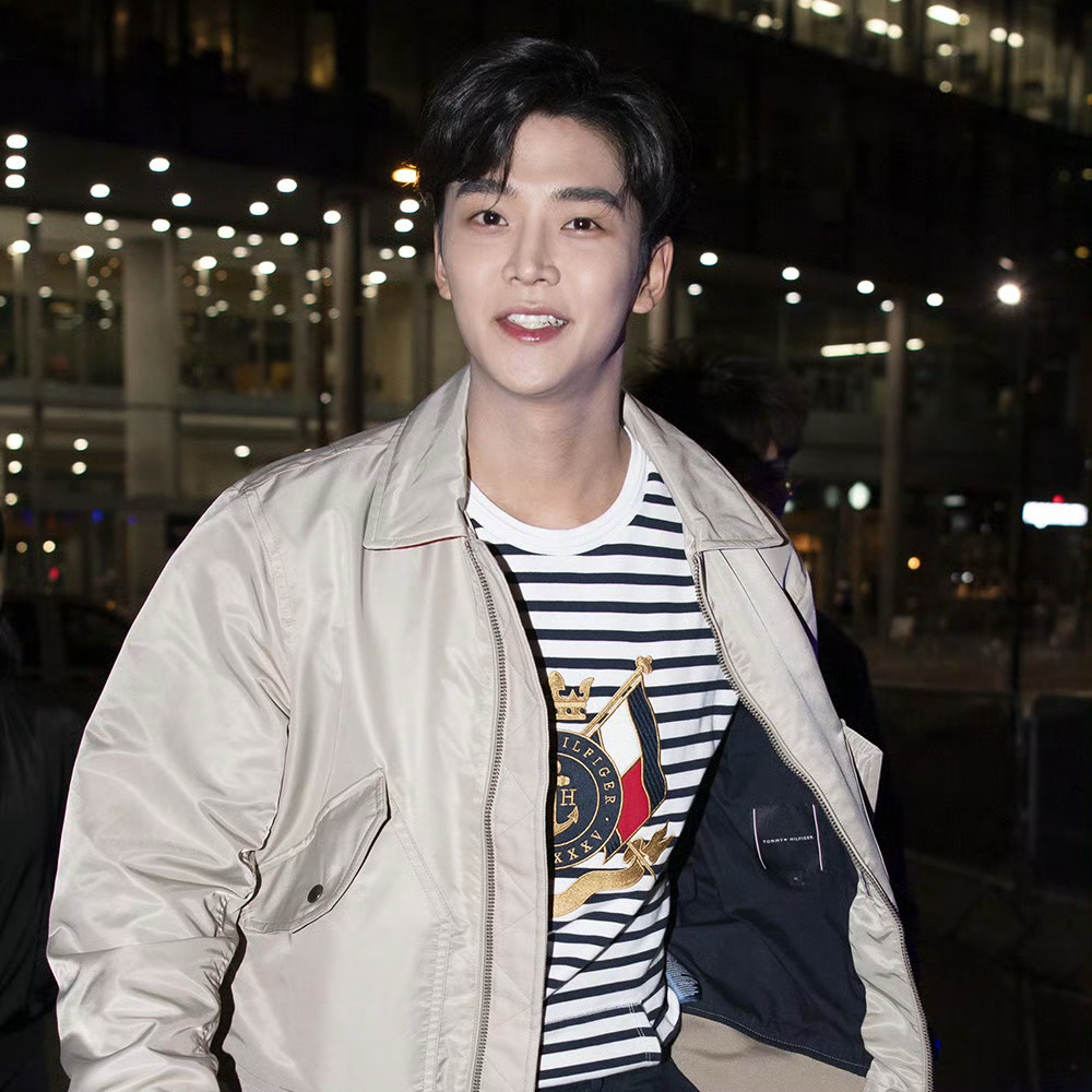 粉丝拍下的路云瞬间