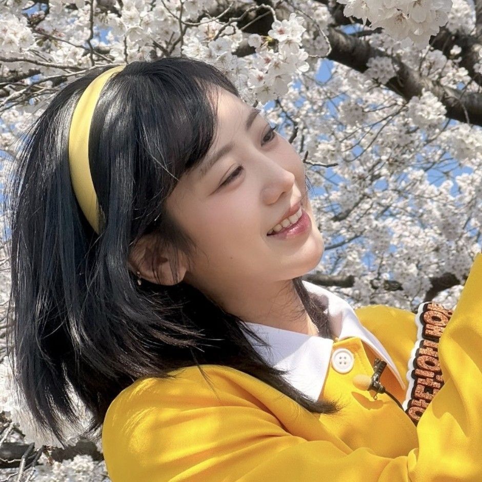 Behind-the-scenes cut of Kang Hyeyeon