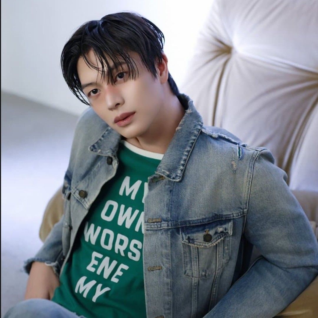 Latest photo of Yook Sungjae