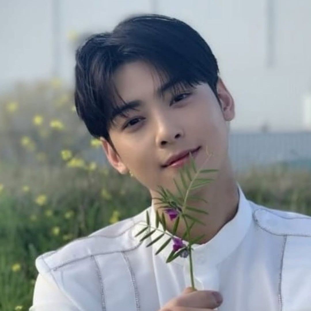 Behind-the-scenes cut of Cha Eunwoo