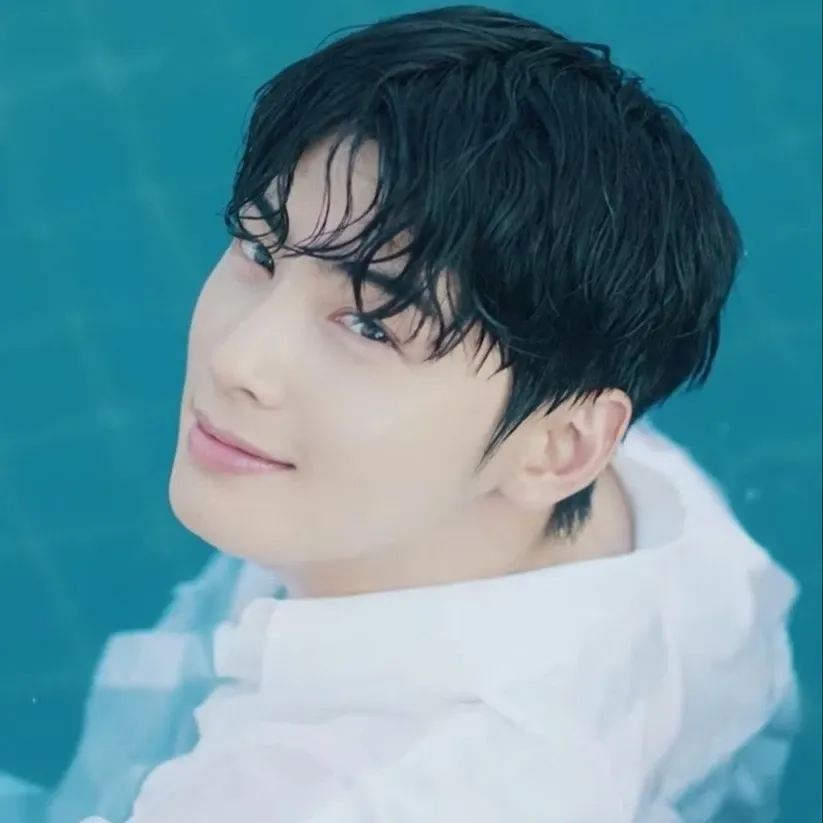 Recent activity shot of Cha Eunwoo
