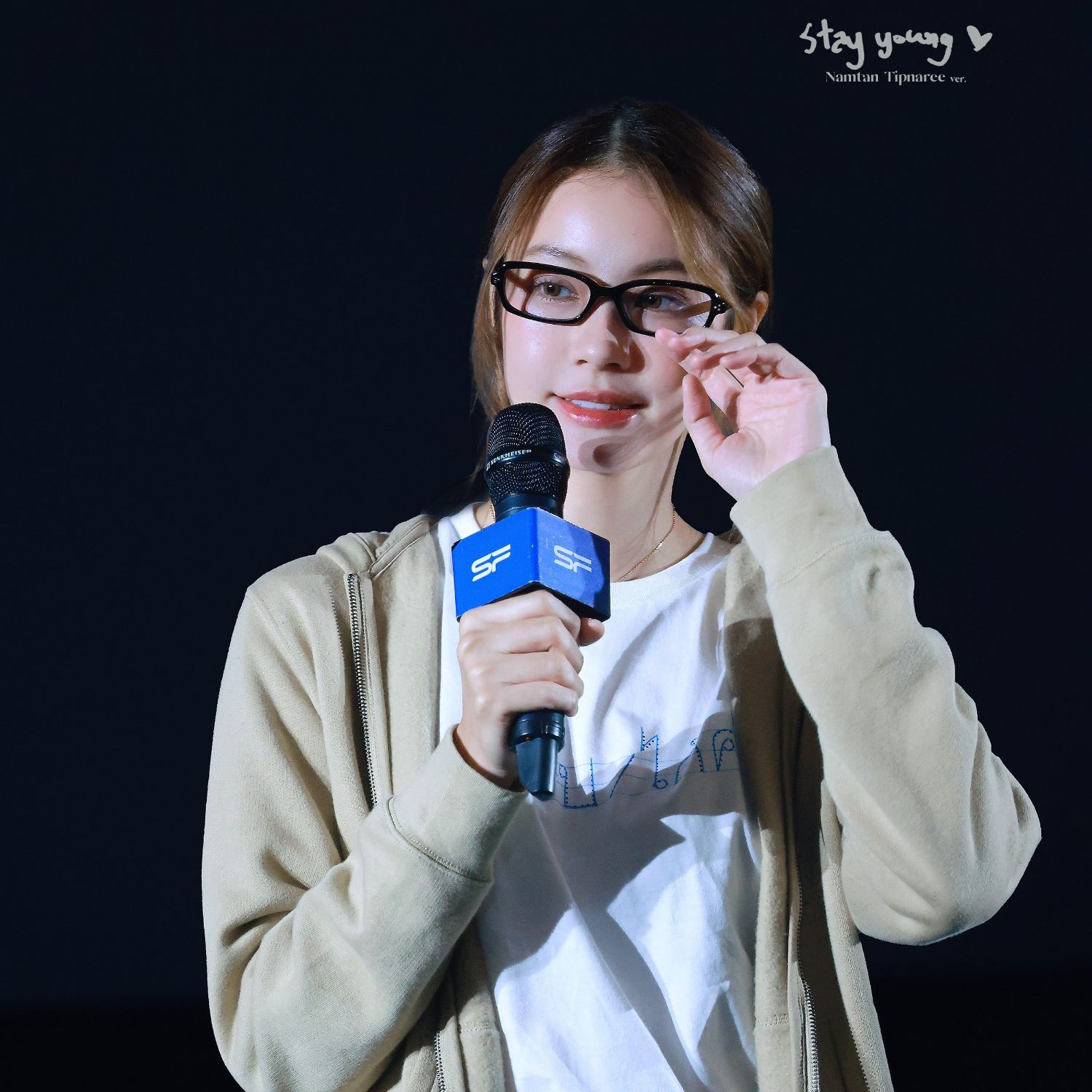 A moment captured by a fan of Namtan Tipnaree Weerawatnodom