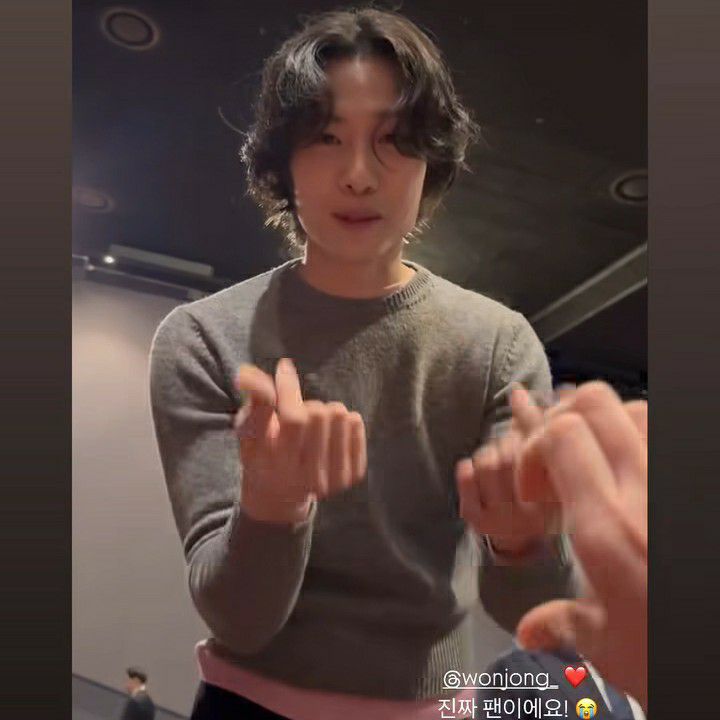 A moment captured by a fan of Lee Jongwon