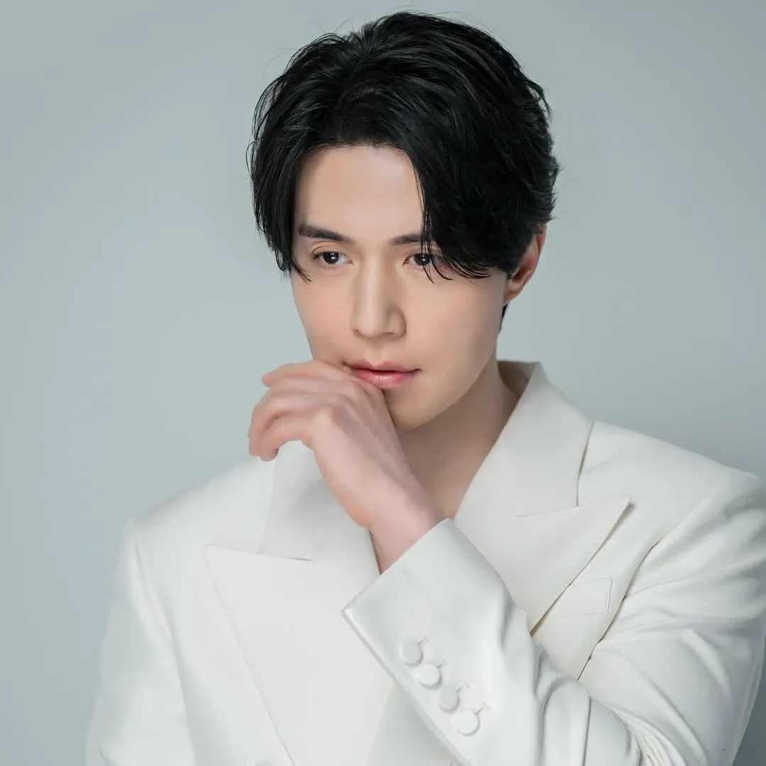 Recent activity shot of Lee Dongwook