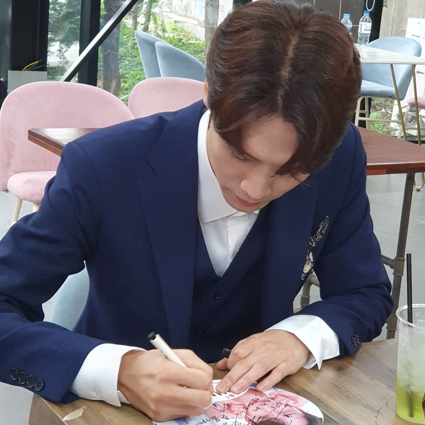 A moment captured by a fan of Choi Woojin