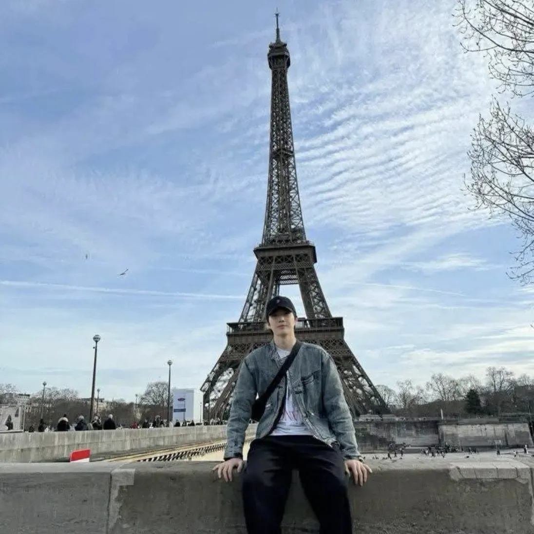 Behind-the-scenes cut of Lee Jongsuk