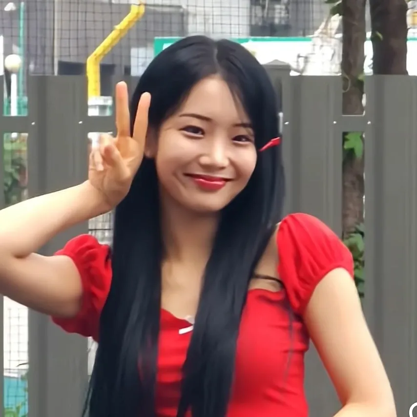 A moment captured by a fan of Kim Soyeon (2004)
