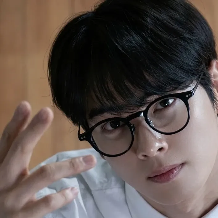 Recent activity shot of Cha Eunwoo
