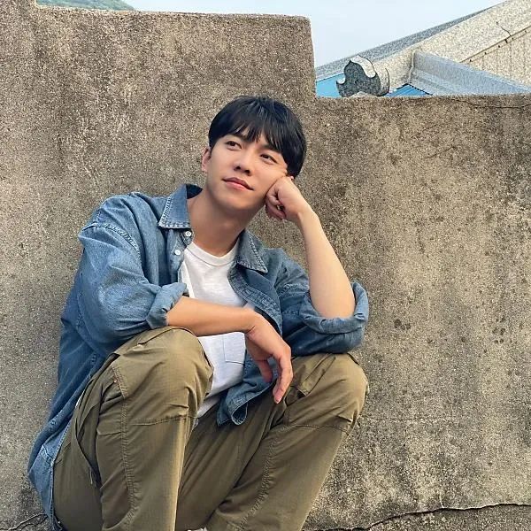 Foto terbaru dari Lee Seunggi