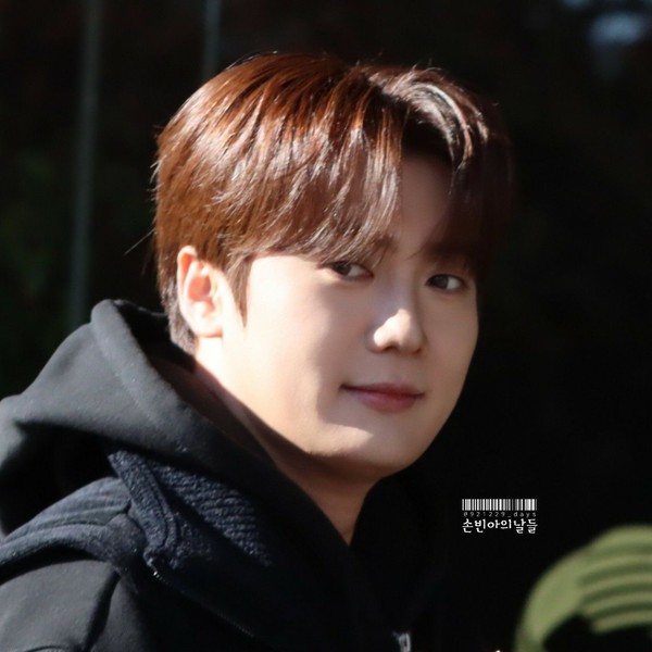 Today’s standout profile photo of Son Binah on Choeaedol Celeb