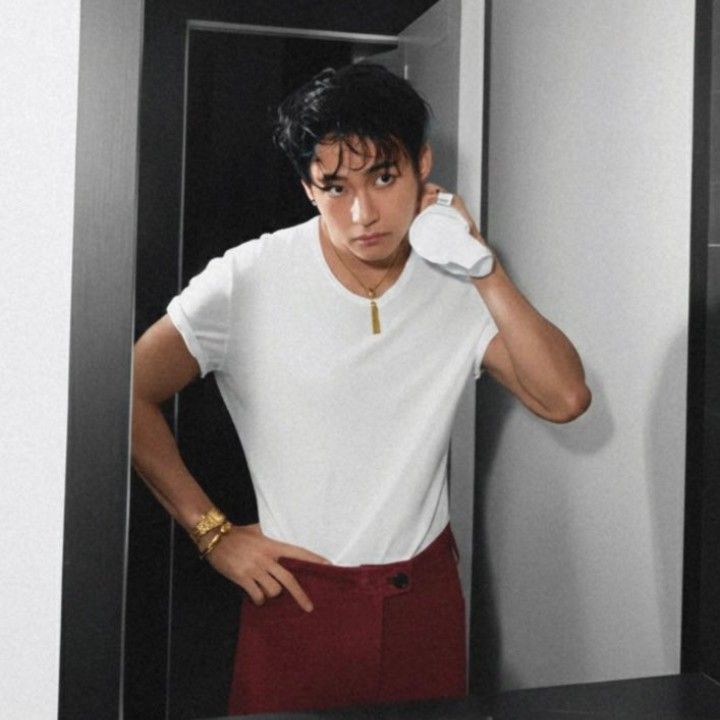 김태형 (뷔) 최근 활동샷