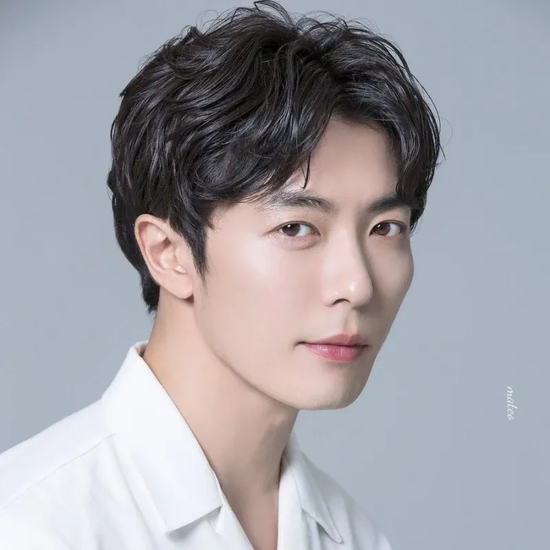 Behind-the-scenes cut of Kim Jaewook