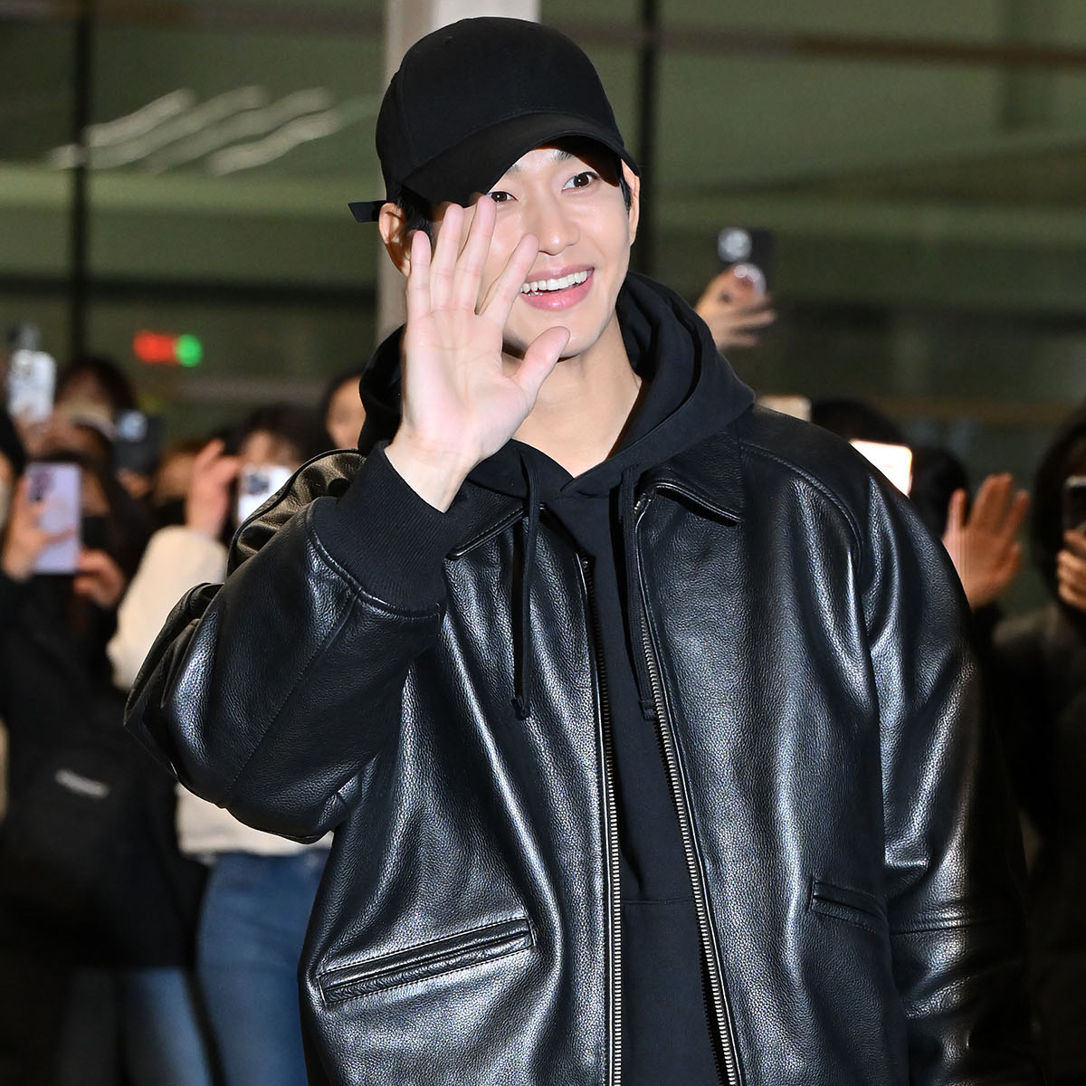 Behind-the-scenes cut of Kim Soohyun