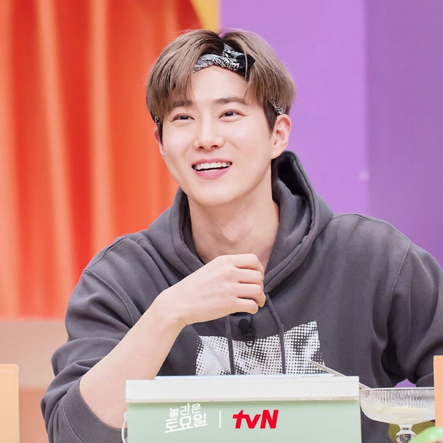 Behind-the-scenes cut of Suho