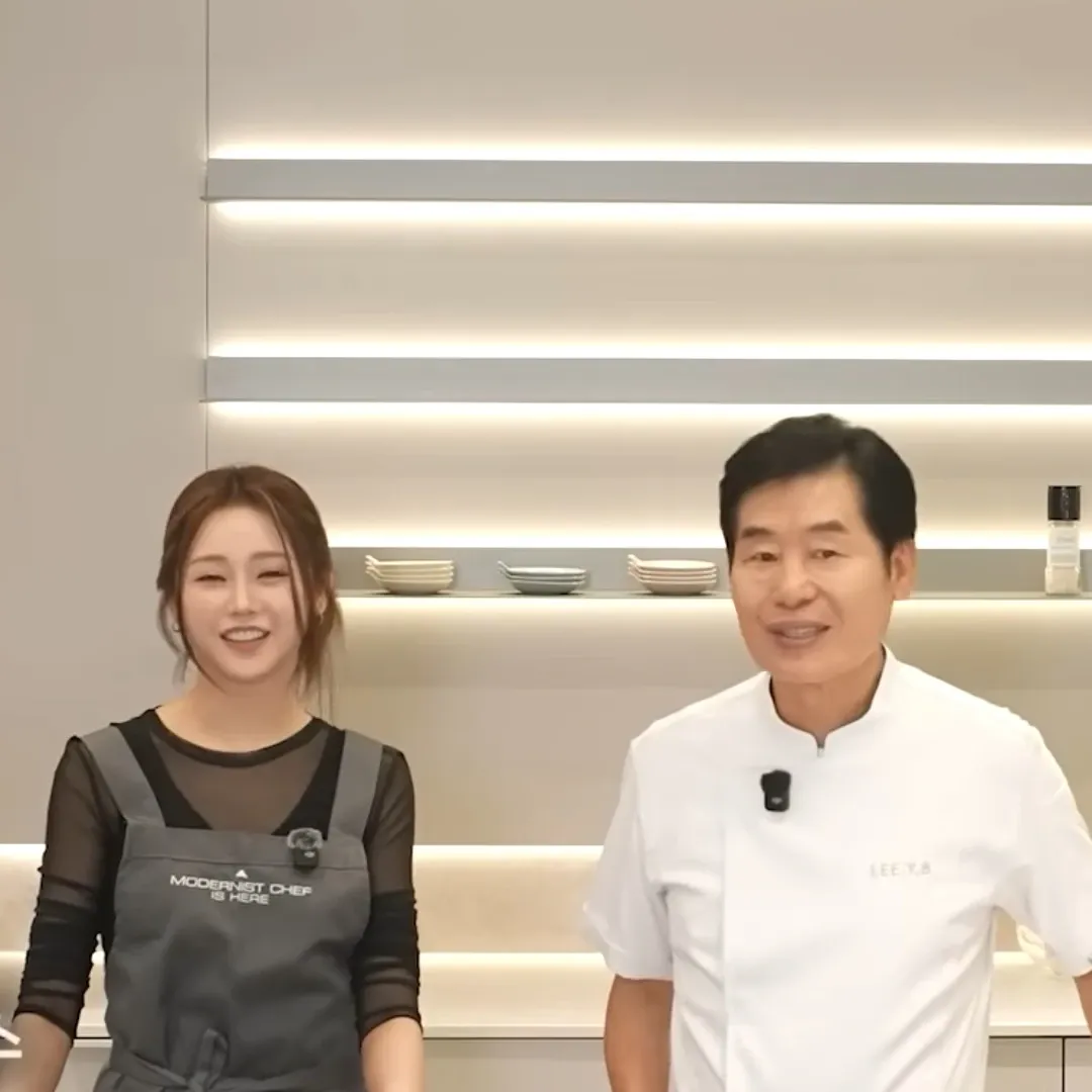 홍지윤 최근 활동샷