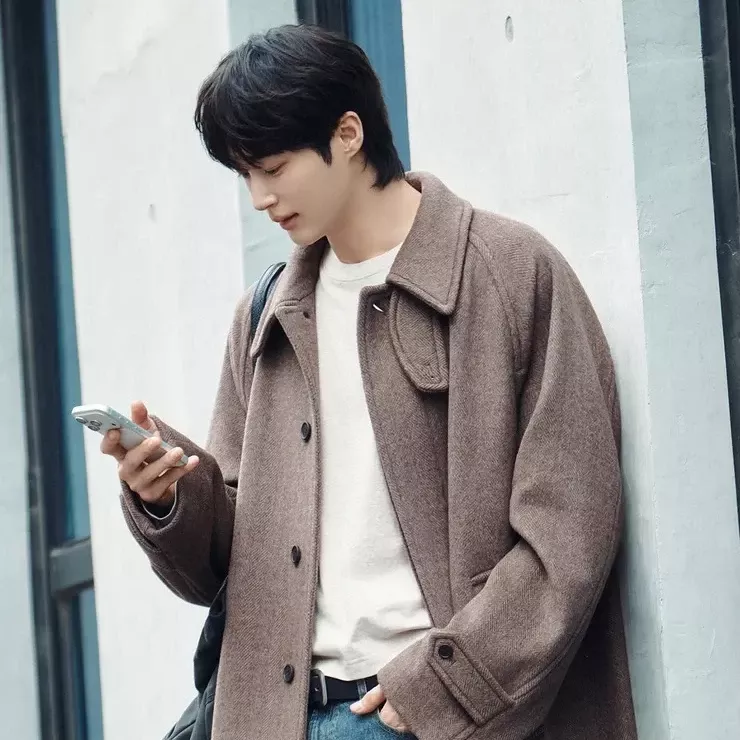 Behind-the-scenes cut of Byeon Wooseok