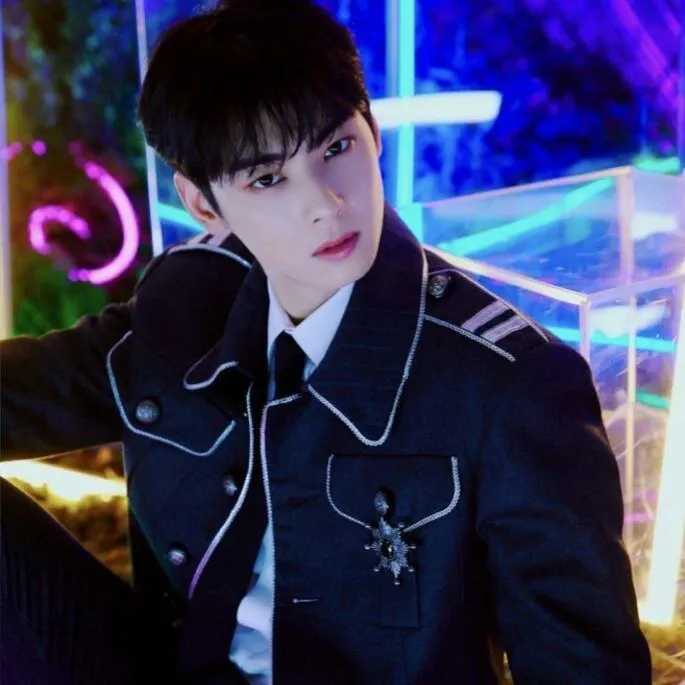 Latest photo of Cha Eunwoo
