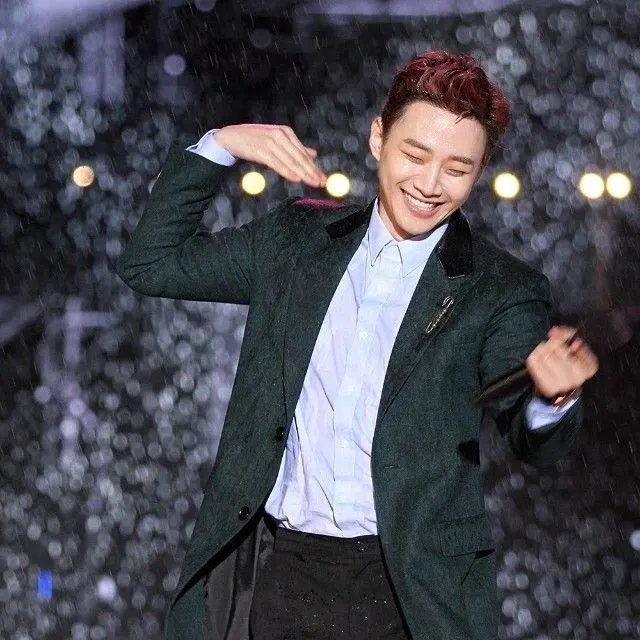 Behind-the-scenes cut of Lee Junho
