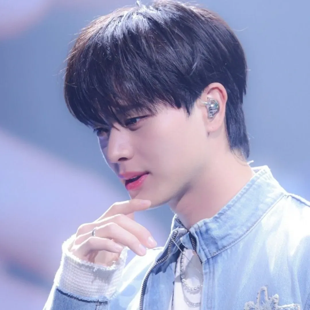 Latest photo of Yook Sungjae