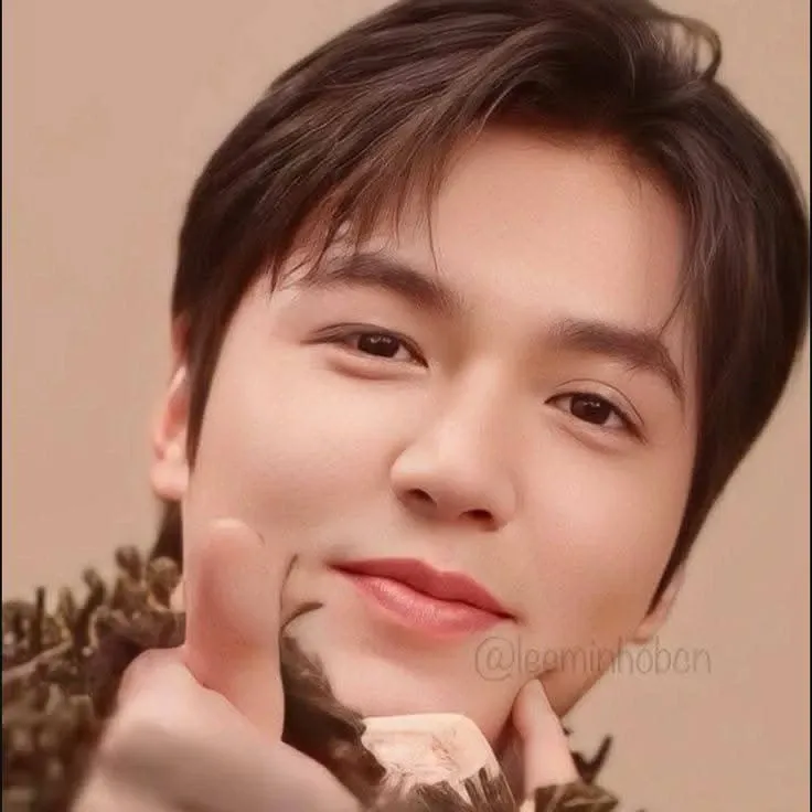 イ・ミンホの最近の活動ショット