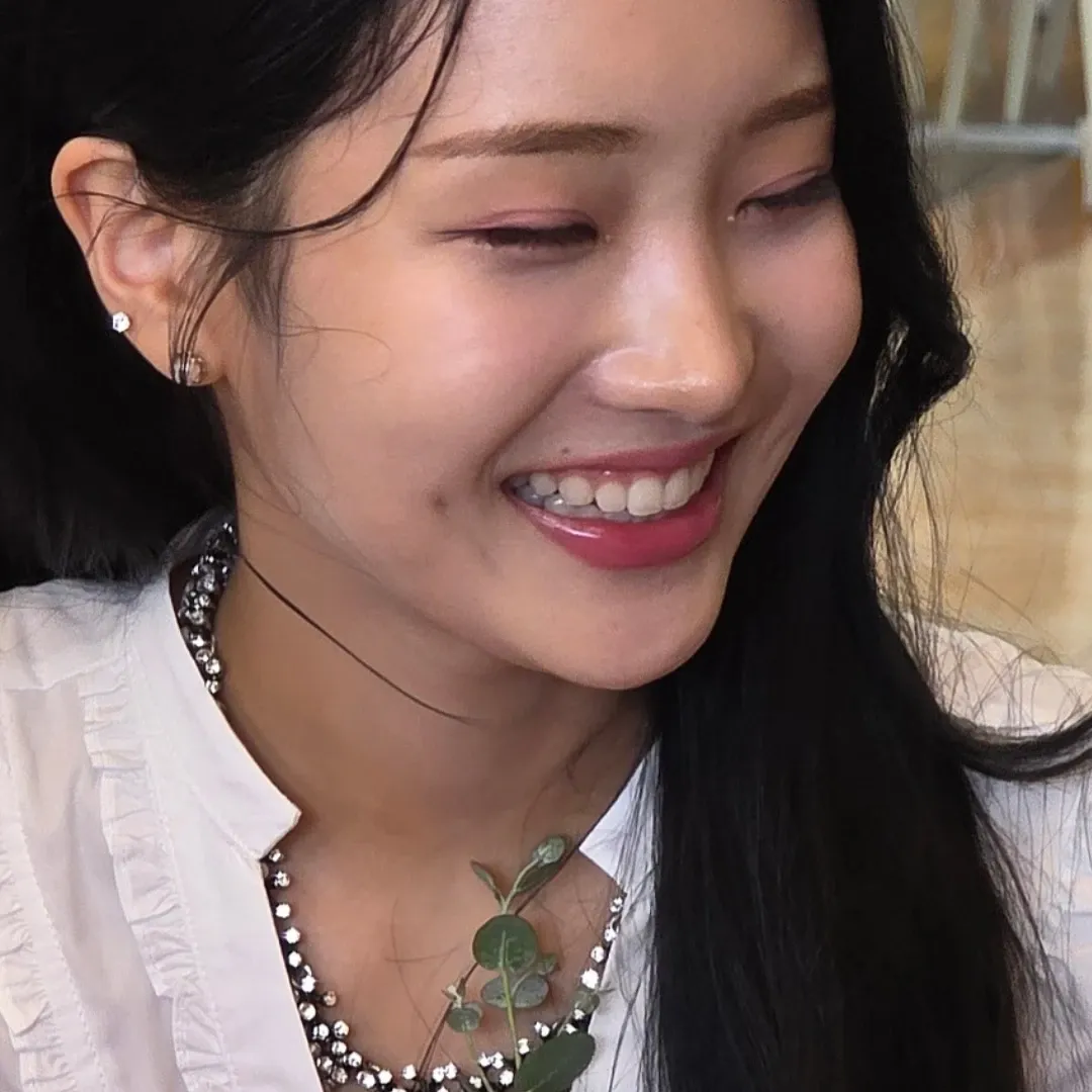 Behind-the-scenes cut of Kim Soyeon (2004)