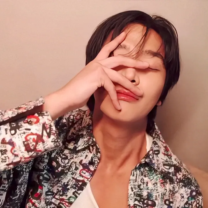 Foto kegiatan terbaru dari Rowoon